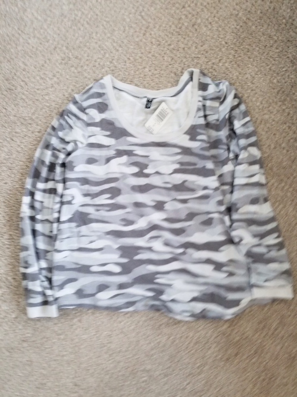 Gray Camo Scoop-Neck Long Sleeve Pajama Top torrid NWT - Picture 5 of 8